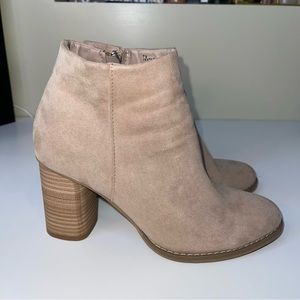 DV by dolce vita. Tan booties. Womens 7.5